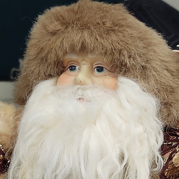 16" Santa - Picture 2 of 7